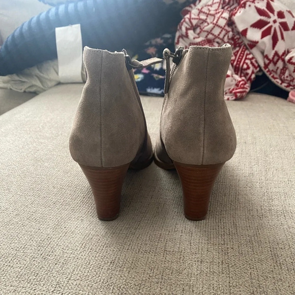 SUSINA Kayden Stone Ankle Booties Size 8.5 Round Toe Medium Stacked‎ Heel - Picture 8 of 9
